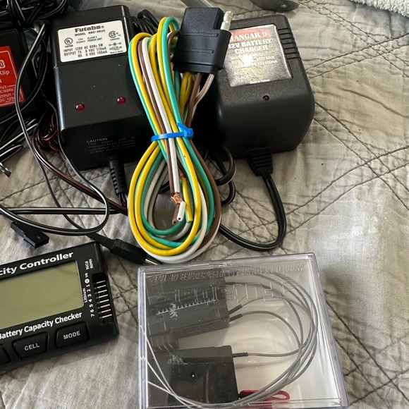 Random model airplane power plugs and parts - Picture 4 of 5